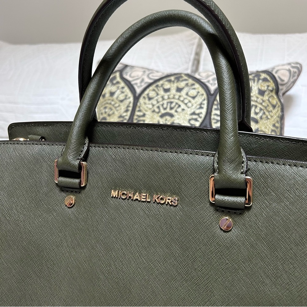 Michael Kors Selma Handbag with crossbody strap - Picture 13 of 15